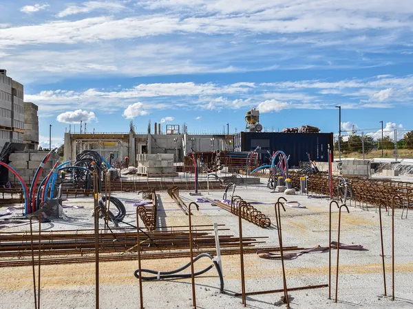 Les ferraillages d'une fondation sur un chantier, Fondations.